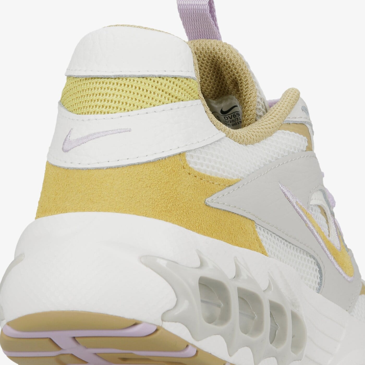 Дамски маратонки WMNS NIKE ZOOM AIR FIRE dv6977-100 цвят бежов