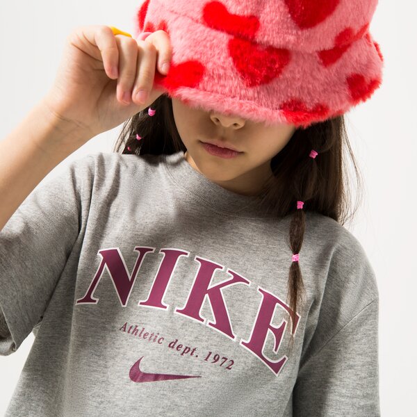 Детска тениска NIKE ТЕНИСКА G NSW TREND BF TEE PRNT fd0888-063 цвят сив