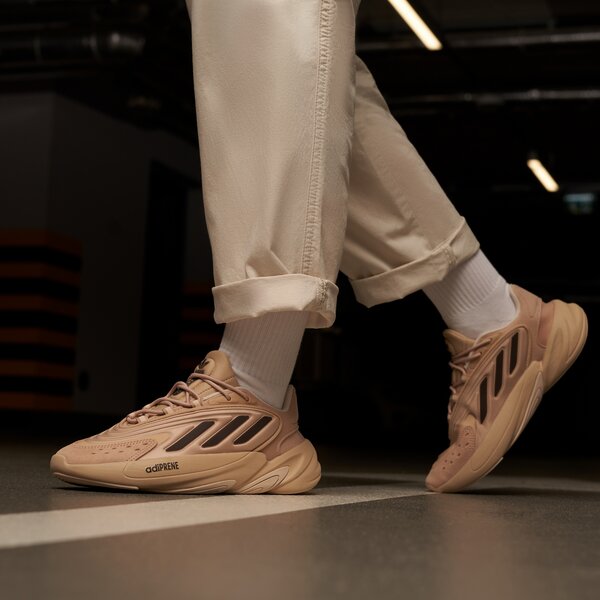 Дамски маратонки ADIDAS OZELIA gx4029 цвят бежов