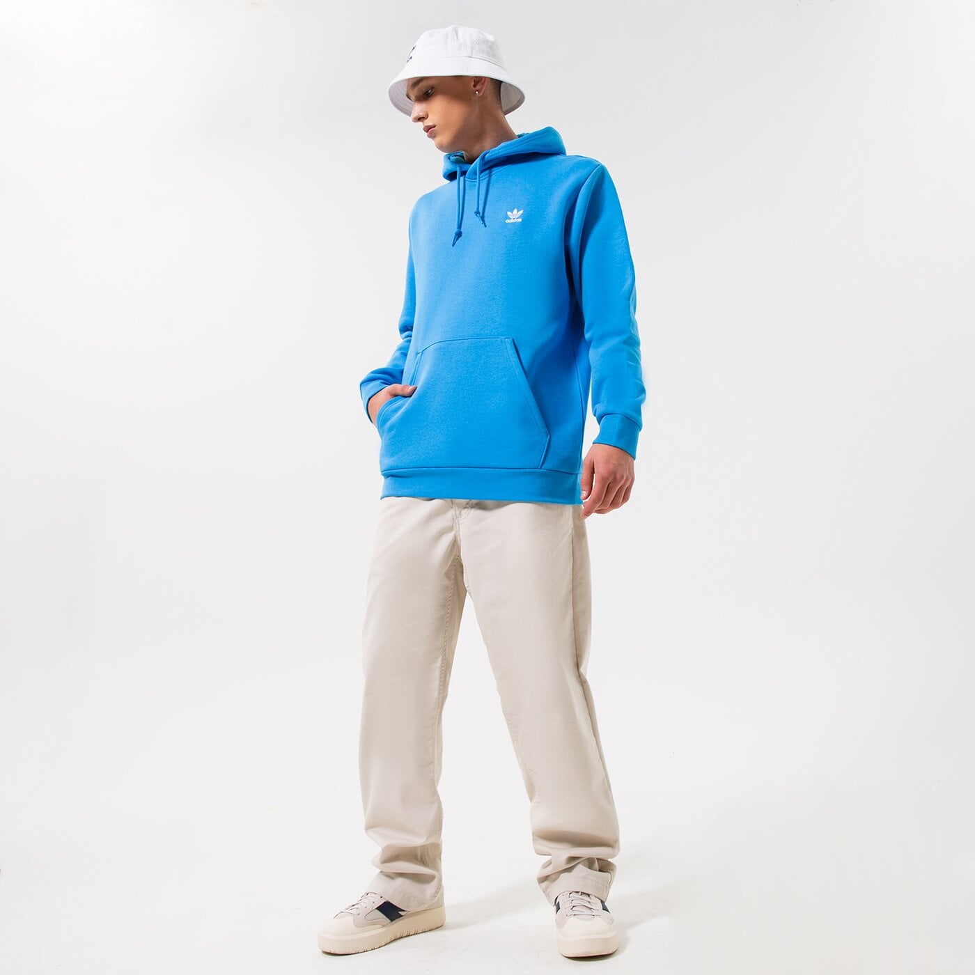 Мъжки суичър ADIDAS СУИТЧЪР С КАЧУЛКА ESSENTIAL HOODY hk0098 цвят син