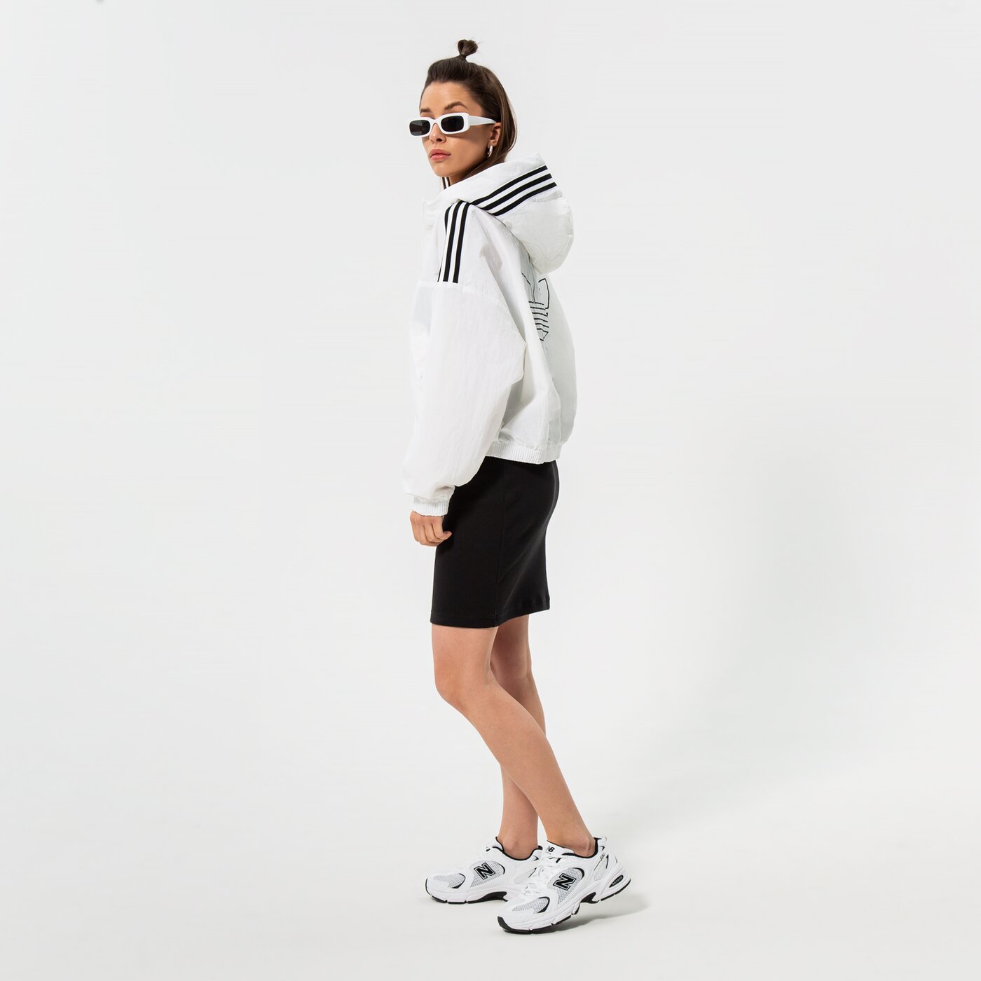 Дамско преходно яке ADIDAS ЯКЕ WINDBREAKER hc2023 цвят бял