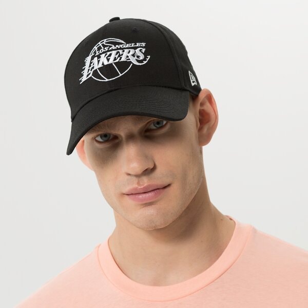 Мъжка шапка с козирка NEW ERA ШАПКА NBA OUTLINE 940 LAKERS LOS ANGELES LAKERS 12292584 цвят черен