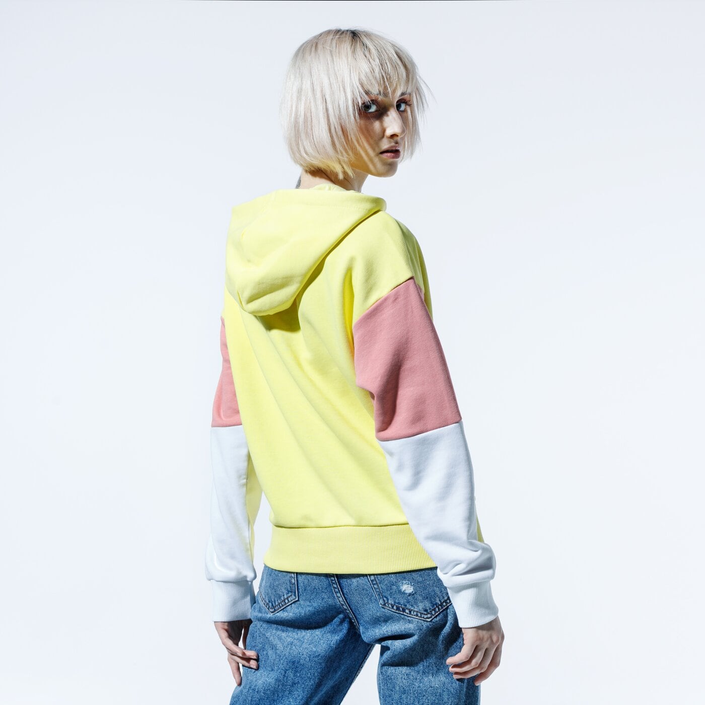 Дамски суичър FILA СУИТЧЪР С КАЧУЛКА BLOCKS AND LOGOS 687496a467 цвят жълт