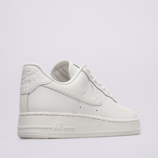 Дамски маратонки NIKE W AIR FORCE 1 '07 LO NJ im6485-121 цвят бежов
