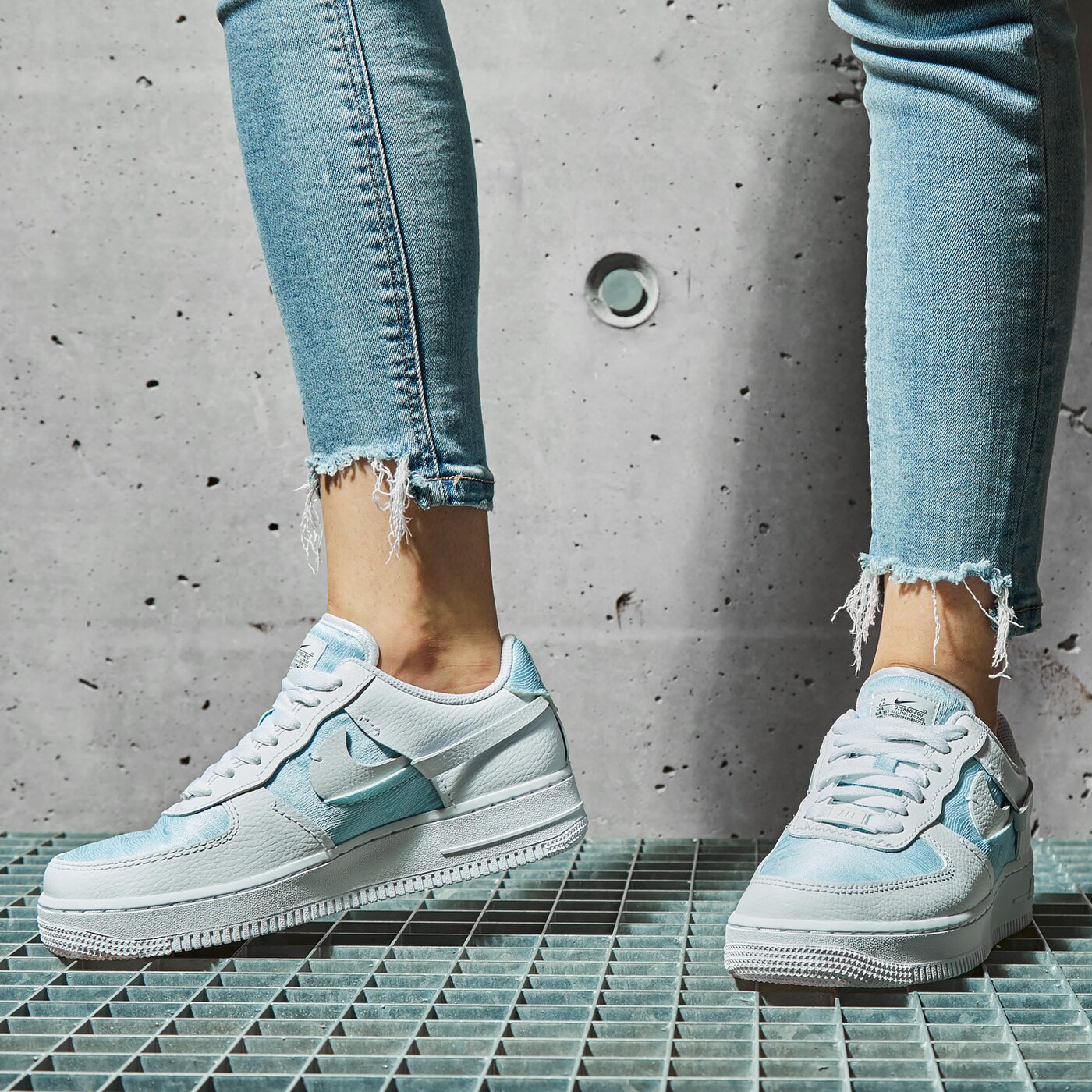 Дамски маратонки NIKE WMNS NIKE AF1 LXX dj9880-400 цвят син