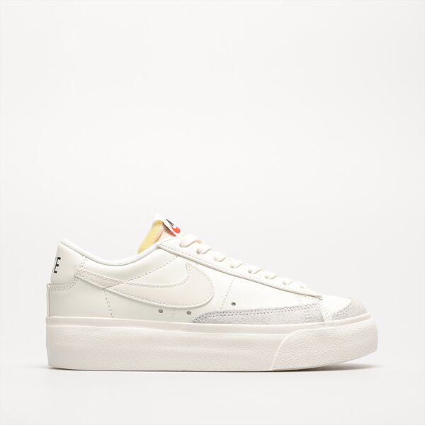 Дамски маратонки NIKE BLAZER LOW PLATFORM dj0292-105 цвят бял