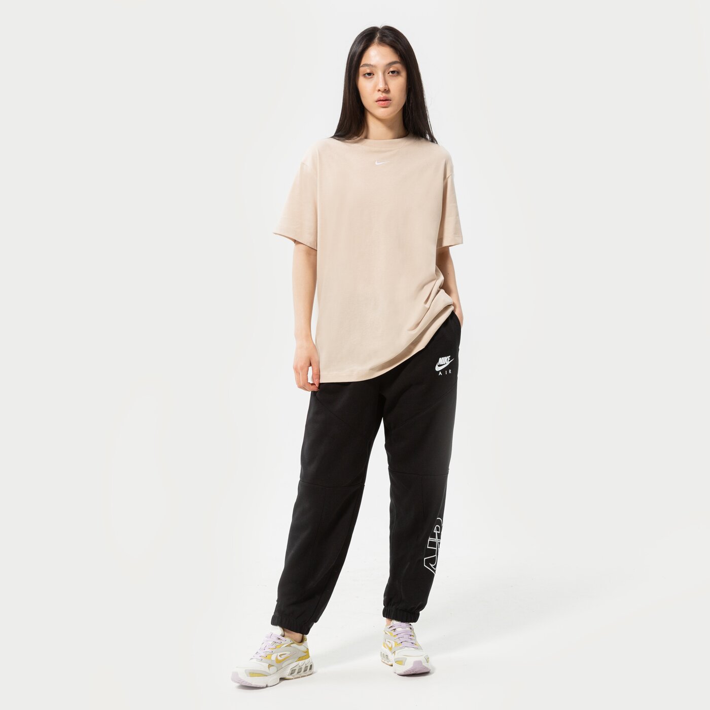 Дамска тениска NIKE ТЕНИСКА SPORTSWEAR ESSENTIAL OVERSIZED dn5697-126 цвят бежов