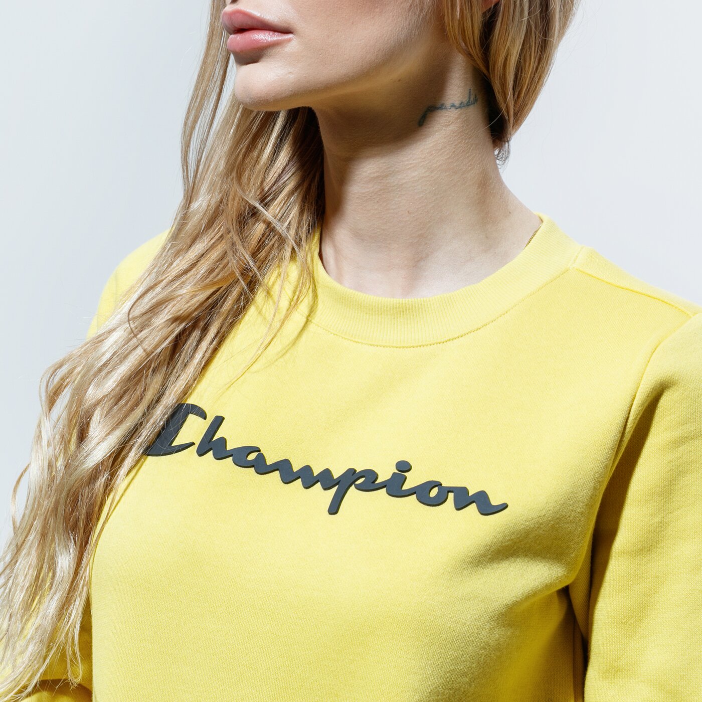 Дамски суичър CHAMPION СУИТЧЪР CREWNECK SWEATSHIRT 113210ys087 цвят горчица