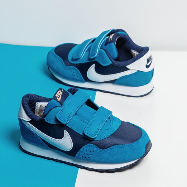 Детски маратонки NIKE MD VALIANT cn8560-404 цвят син