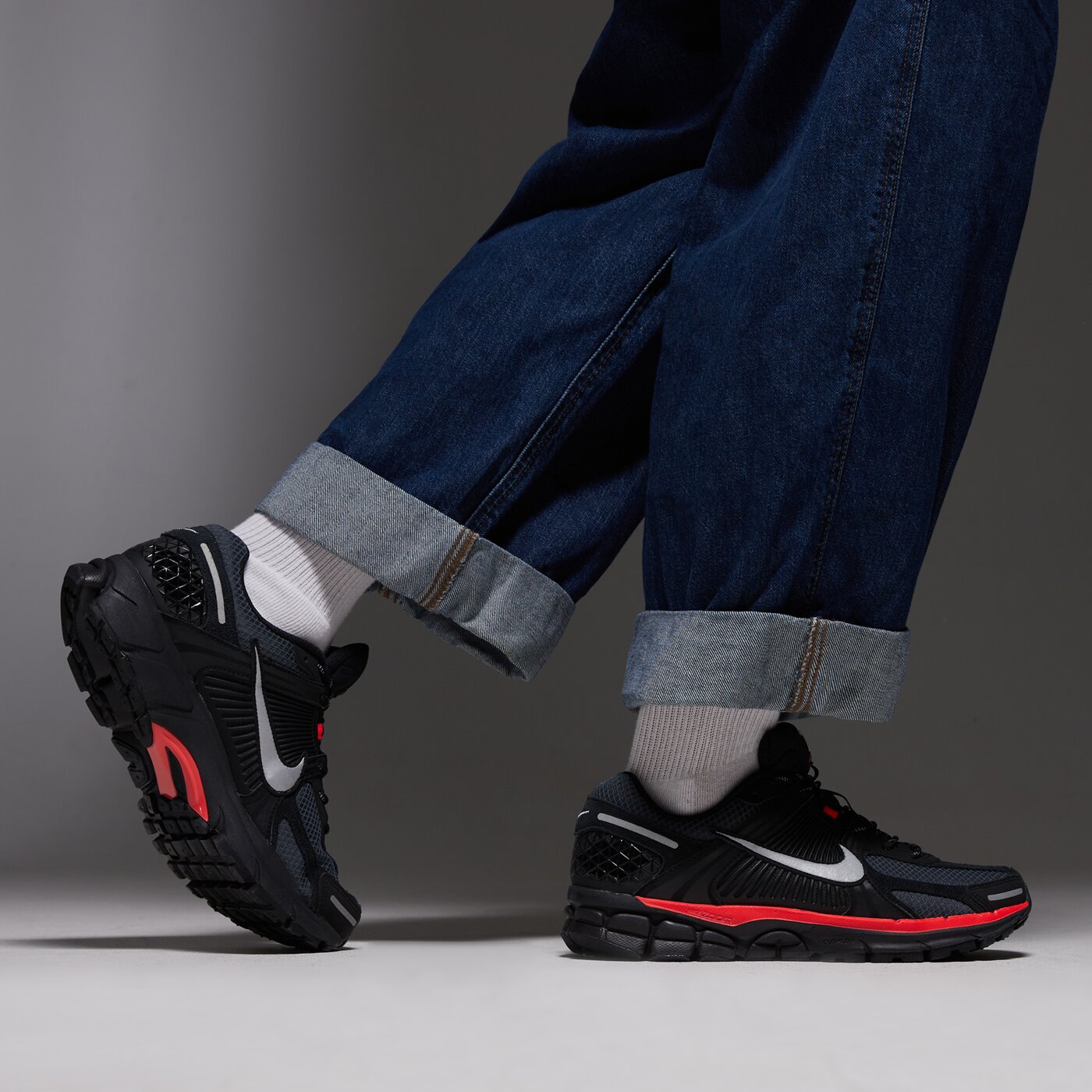 Мъжки маратонки NIKE ZOOM VOMERO 5 hv2527-002 цвят черен