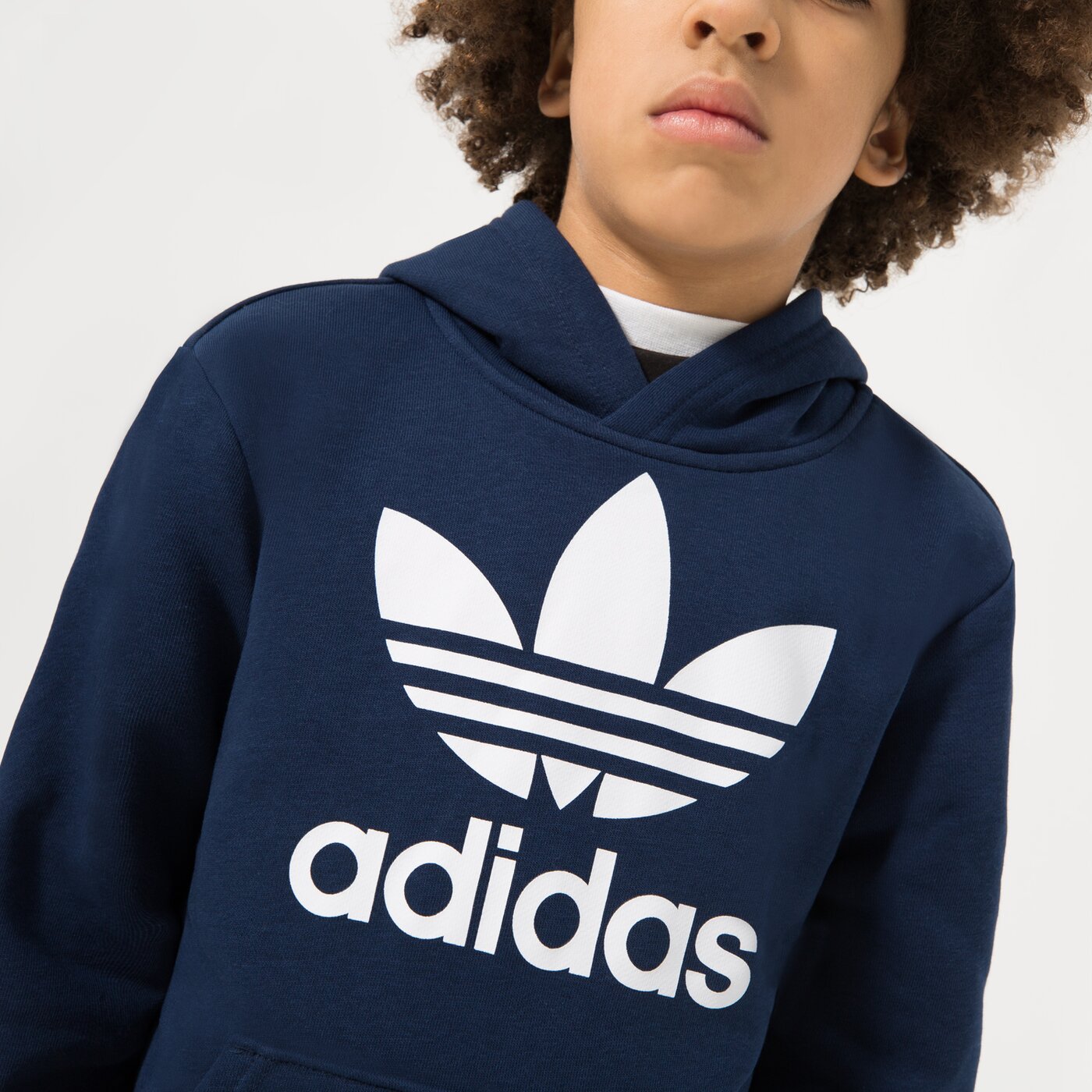 Детски суичър ADIDAS СУИТЧЪР С КАЧУЛКА TREFOIL HOODIE BOY hk0272 цвят черен