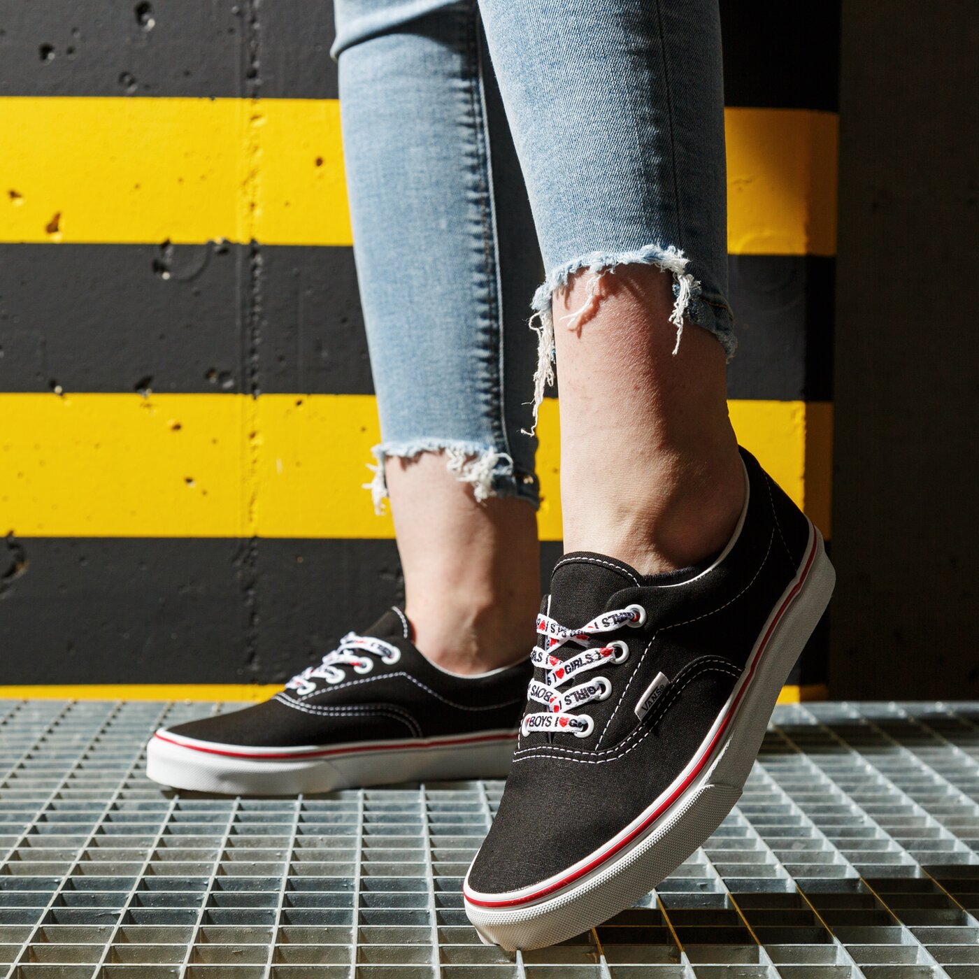 Дамски маратонки VANS UA ERA  vn0a4u39wku1 цвят черен