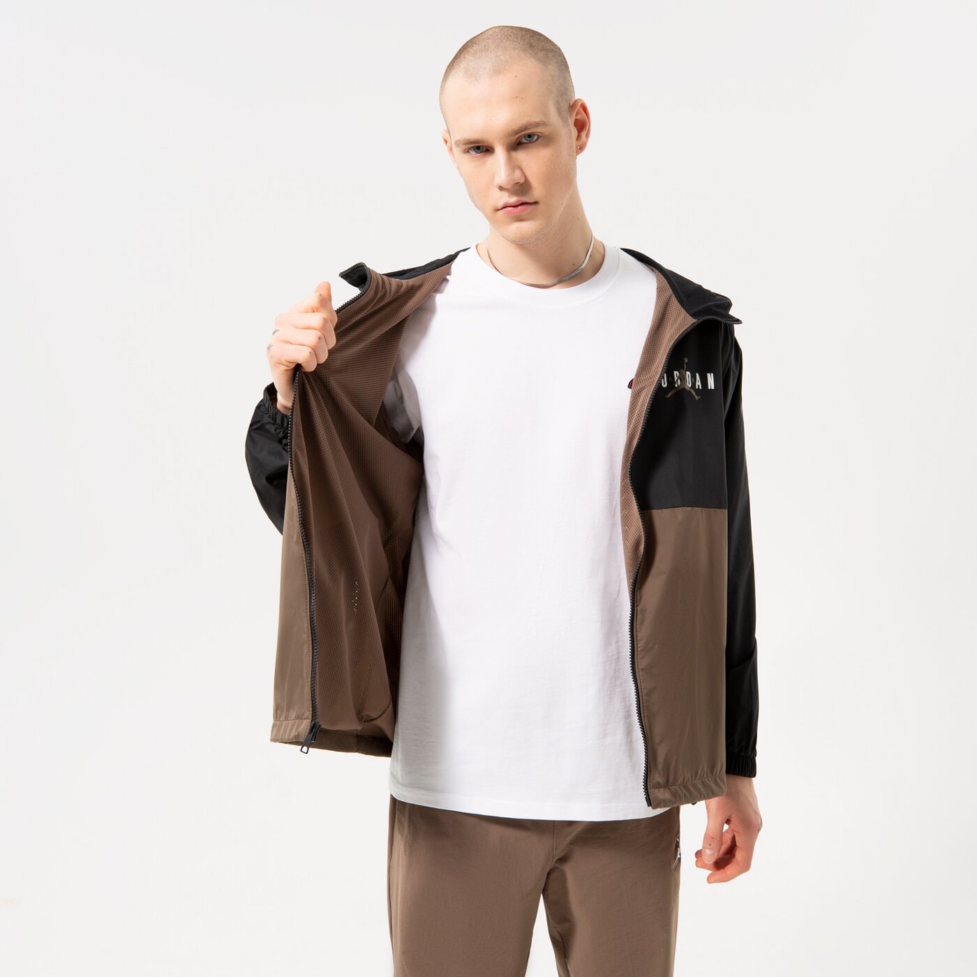 Мъжко преходно яке JORDAN ЯКЕ M J ESS HBR WOVEN JACKET dv7650-010 цвят черен