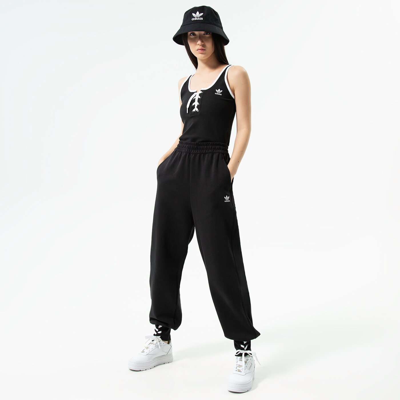 Дамски панталони ADIDAS ПАНТАЛОНИ CUFFED PANT hk5064 цвят черен