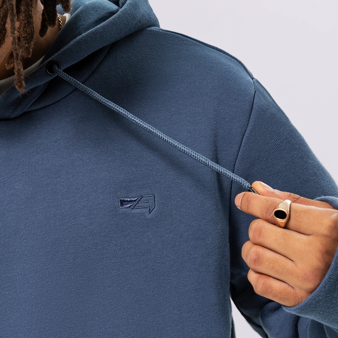 Мъжки суичър CONFRONT СУИТЧЪР С КАЧУЛКА HOODIE ESSENTIAL cf322blm91004 цвят син