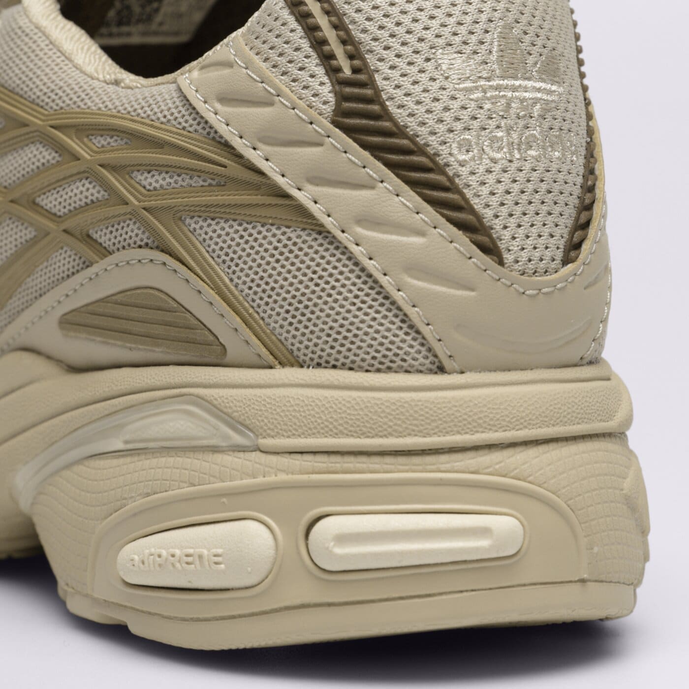 Дамски маратонки ADIDAS ADISTAR CUSHION  ie8870 цвят бежов