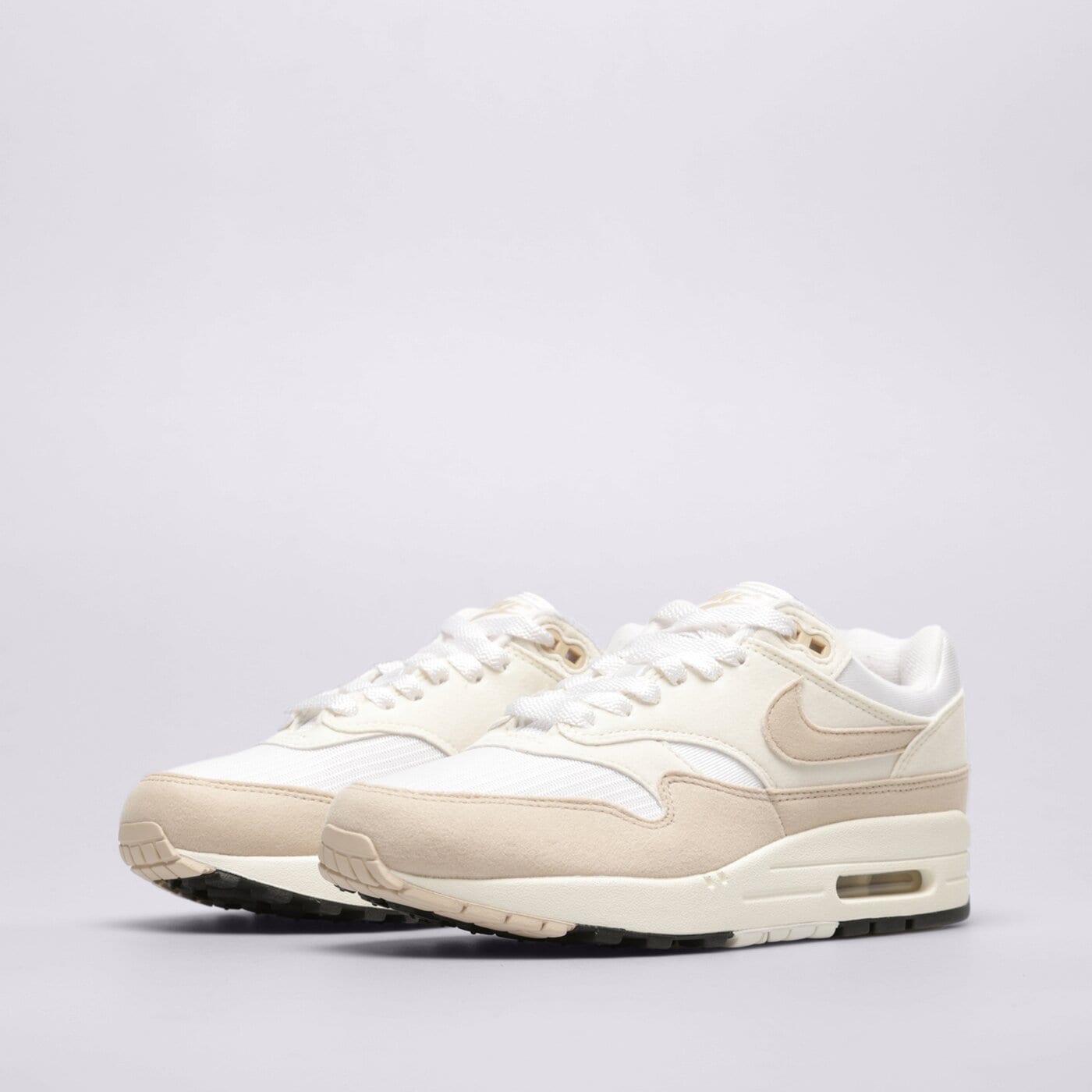 Дамски маратонки NIKE AIR MAX 1 '87 dz2628-101 цвят бежов