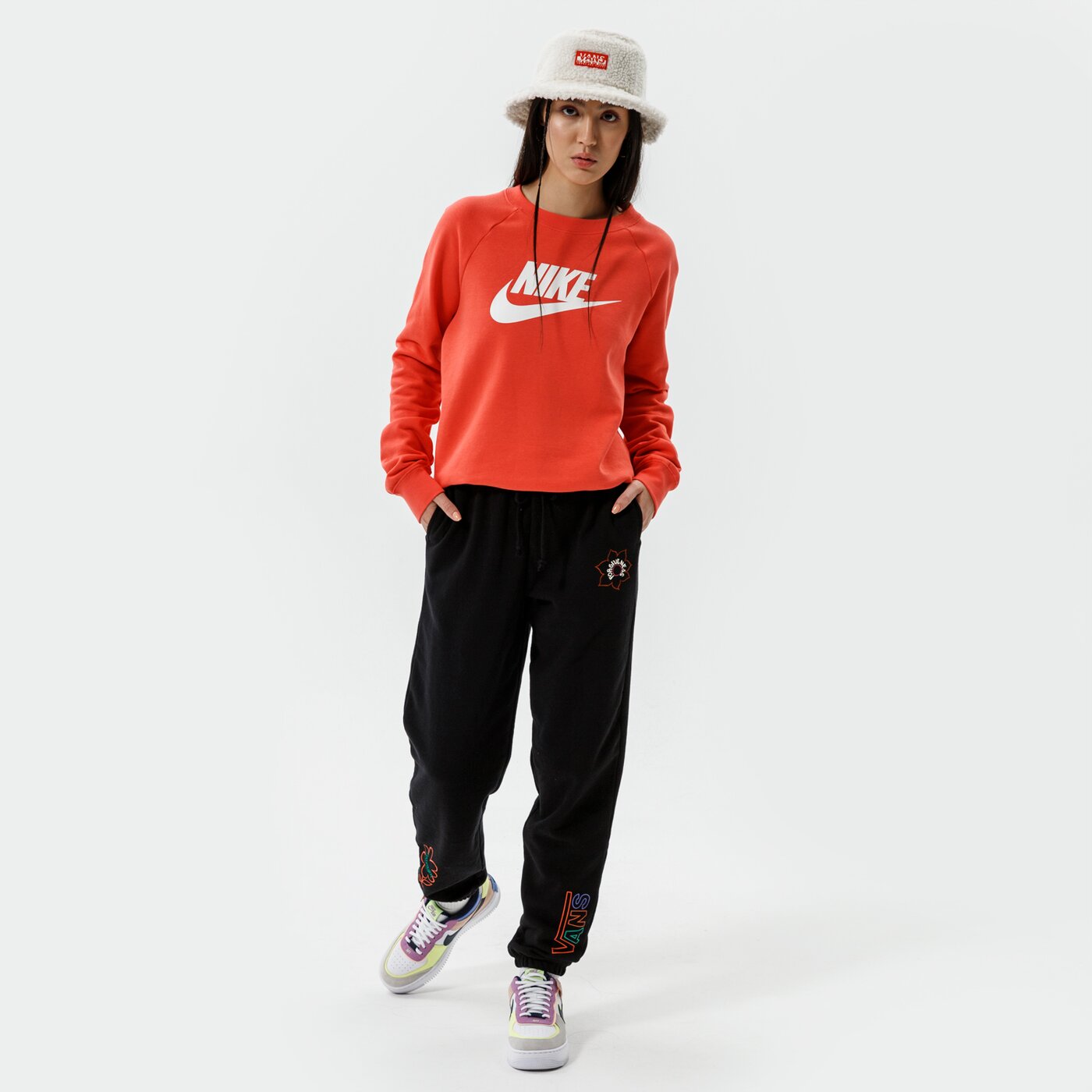 Дамски суичър NIKE СУИТЧЪР SPORTSWEAR ESSENTIAL bv4112-814 цвят оранжев