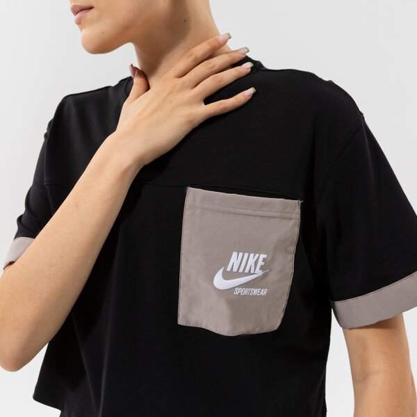 Дамска тениска NIKE ТЕНИСКА W NSW SS ТОП HTG dd5685-010 цвят черен