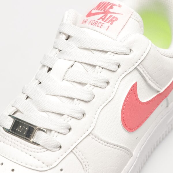 Дамски маратонки NIKE AIR FORCE 1 '07 SE dv3808-100 цвят бял