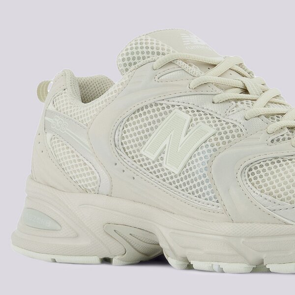 Дамски маратонки NEW BALANCE 530  mr530aa1 цвят кремав