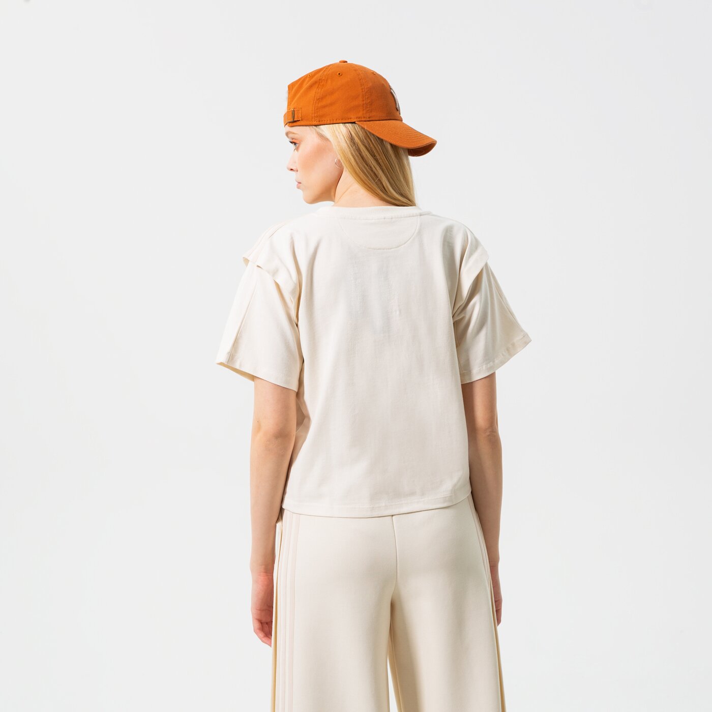 Дамска тениска ADIDAS ТЕНИСКА TEE hc2013 цвят бежов