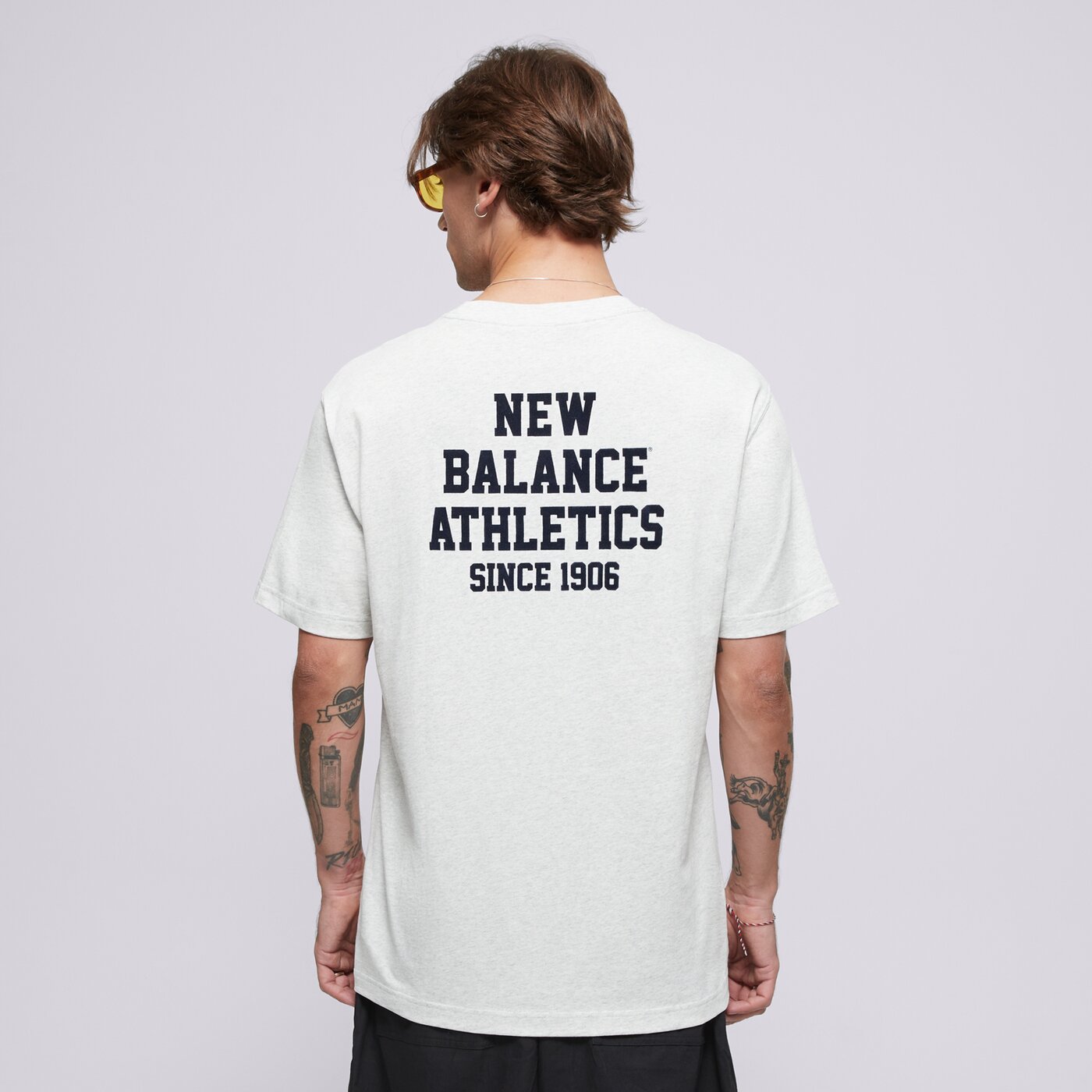 Мъжка тениска NEW BALANCE ТЕНИСКА VARSITY GRAPHIC ТЕНИСКА mt51526ahh цвят сив