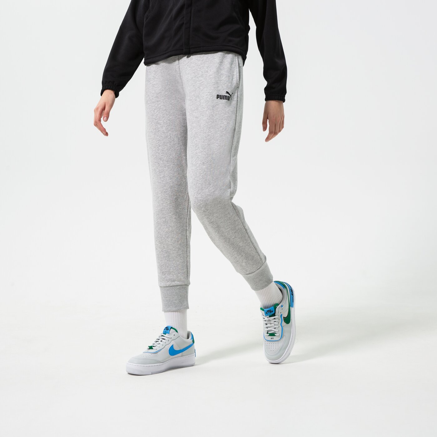Дамски панталони PUMA ПАНТАЛОНИ ESS SWEATPANTS TR CL 586842 04 цвят сив