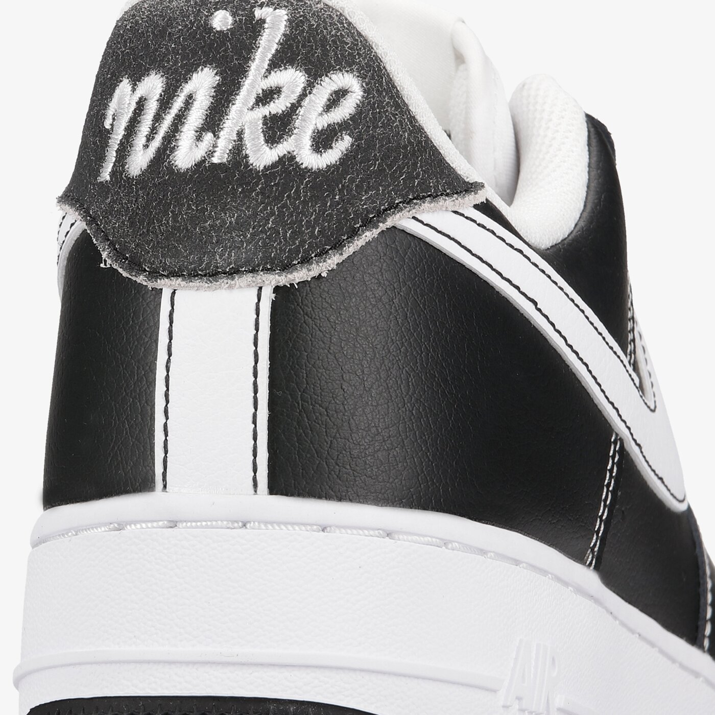 Мъжки маратонки NIKE AIR FORCE 1 '07  da8478-001 цвят черен