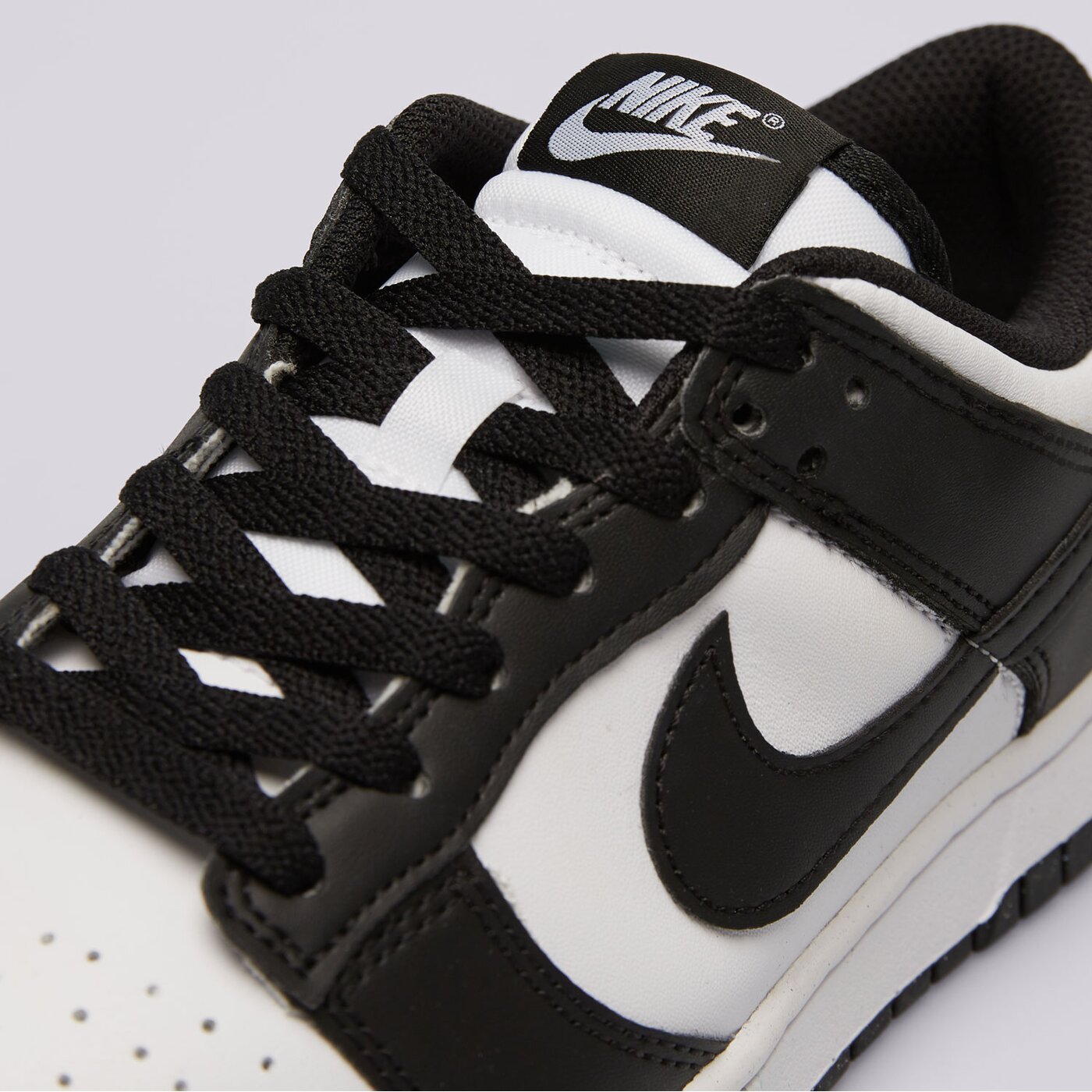 Дамски маратонки NIKE DUNK LOW NEXT NATURE dd1873-102 цвят черен