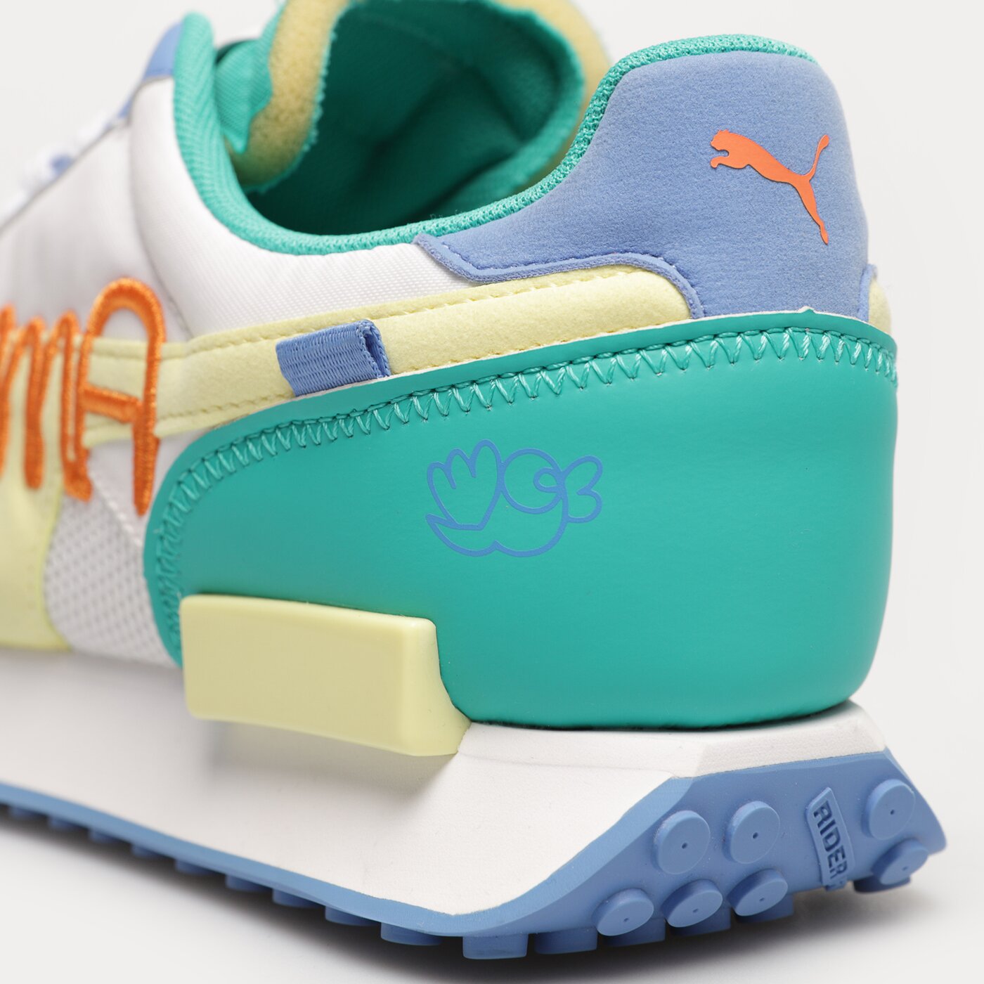 Мъжки маратонки PUMA FUTURE RIDER MR D 375790-01 цвят бял