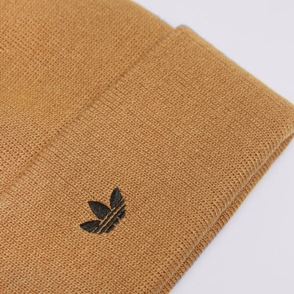 Дамска зимна шапка ADIDAS ШАПКА ADICOLOR CUFF B jw1115 цвят кафяв