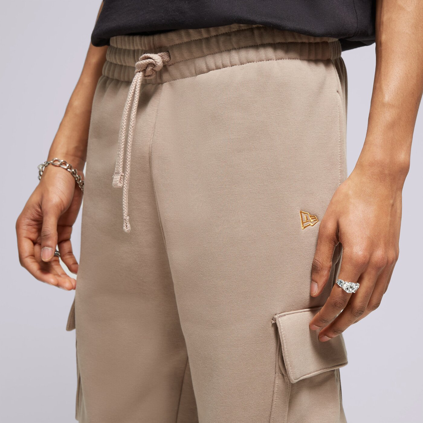 Мъжки панталони NEW ERA ПАНТАЛОНИ NE SCRIPT CARGO NONE 60435406 цвят кафяв