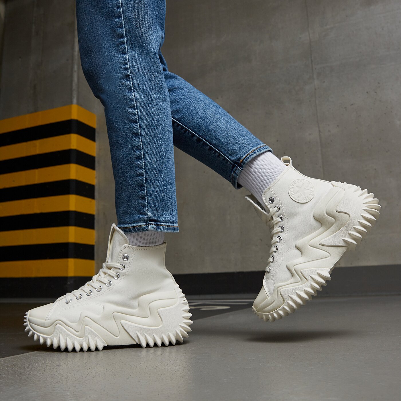 Дамски маратонки CONVERSE RUN STAR MOTION SEASONAL COLOR a03242c цвят бял