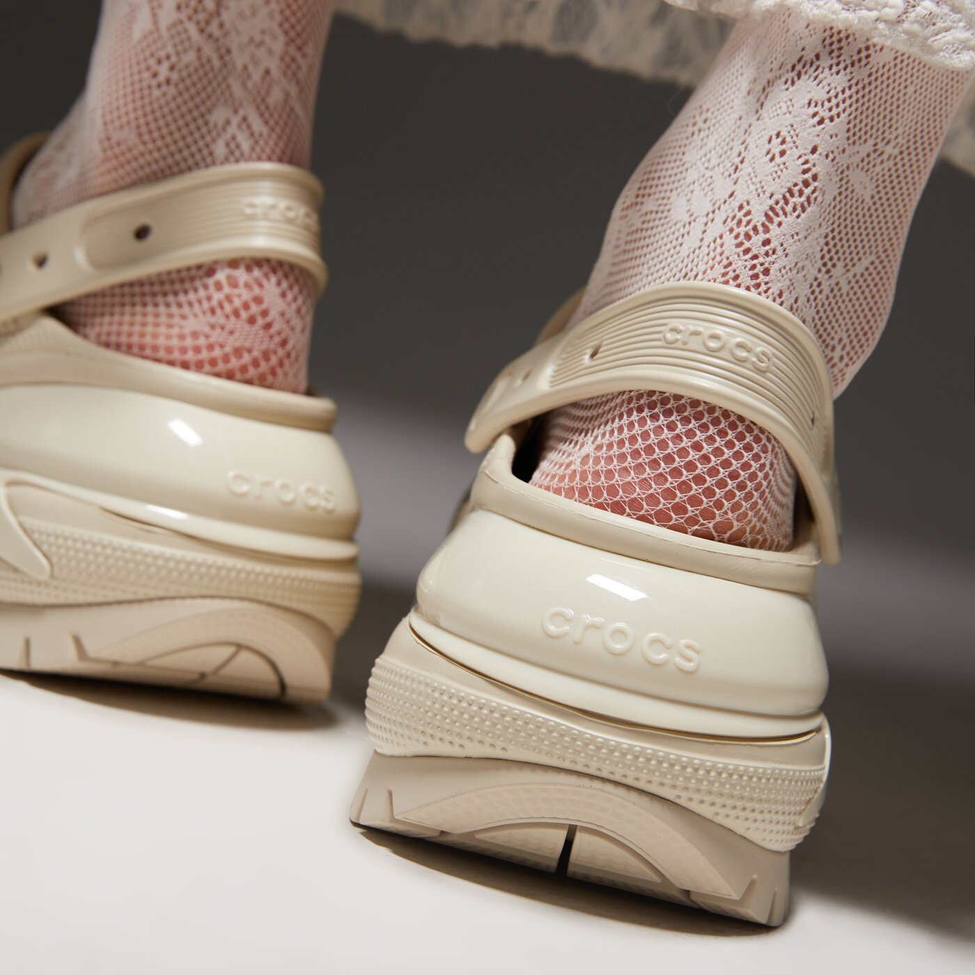 Дамски чехли и сандали CROCS CLASSIC MEGA CRUSH CLOG 2079882y2 цвят бежов