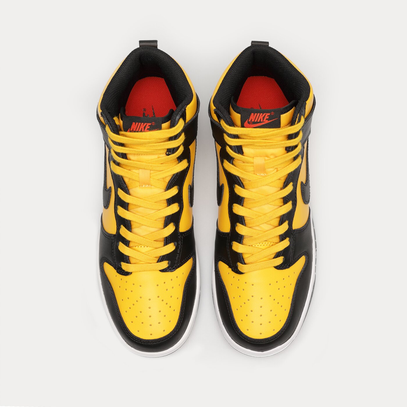 Мъжки маратонки NIKE DUNK HIGH RETRO dd1399-700 цвят жълт