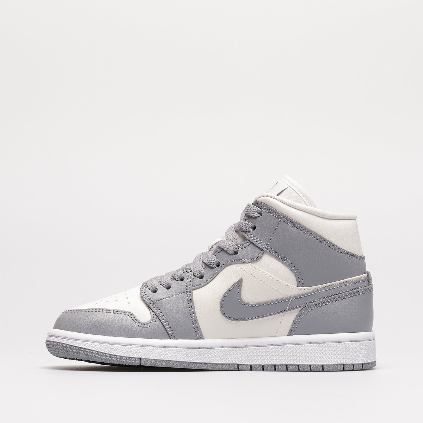 Дамски маратонки WMNS AIR JORDAN 1 MID  bq6472-115 цвят сив