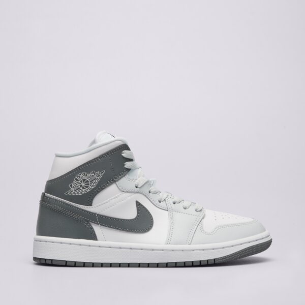Дамски маратонки WMNS AIR JORDAN 1 MID bq6472-113 цвят бял