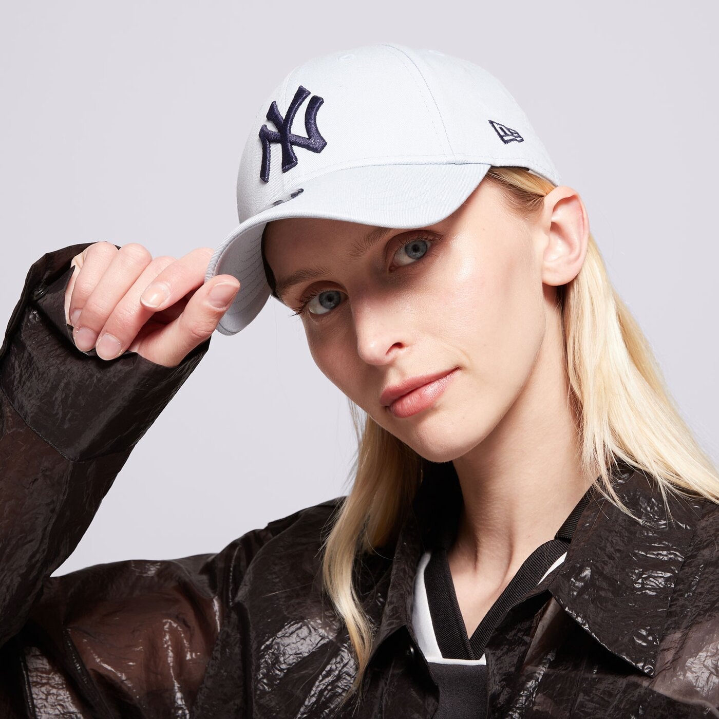 Детска шапка с козирка NEW ERA ШАПКА KIDS METALLIC 940 NYY NEW YORK YANKEES 60595495 цвят син