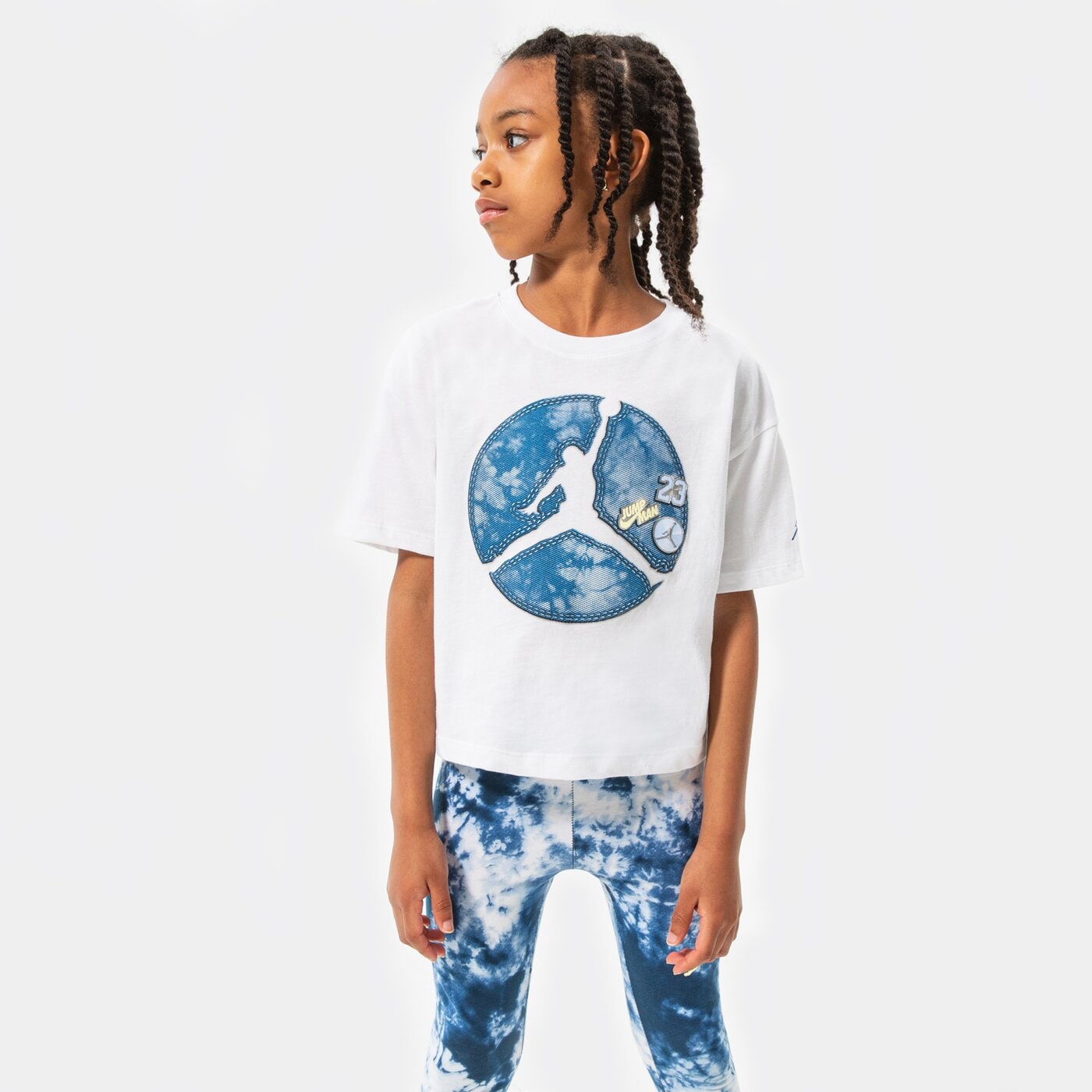 Детска тениска JORDAN ТЕНИСКА JUMPMAN DENIM PLAY TEE GIRL 45b541-001 цвят бял