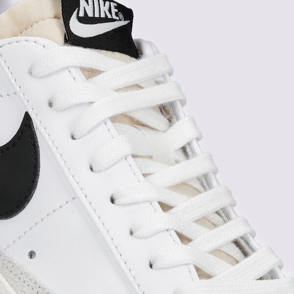 Дамски маратонки NIKE BLAZER LOW '77 dc4769-102 цвят бял