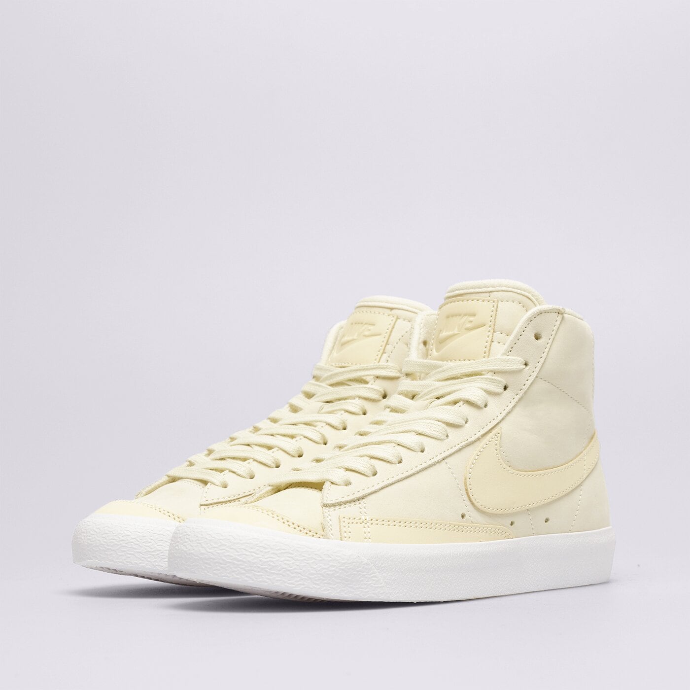 Дамски маратонки NIKE BLAZER MID '77 LX dq7572-700 цвят жълт