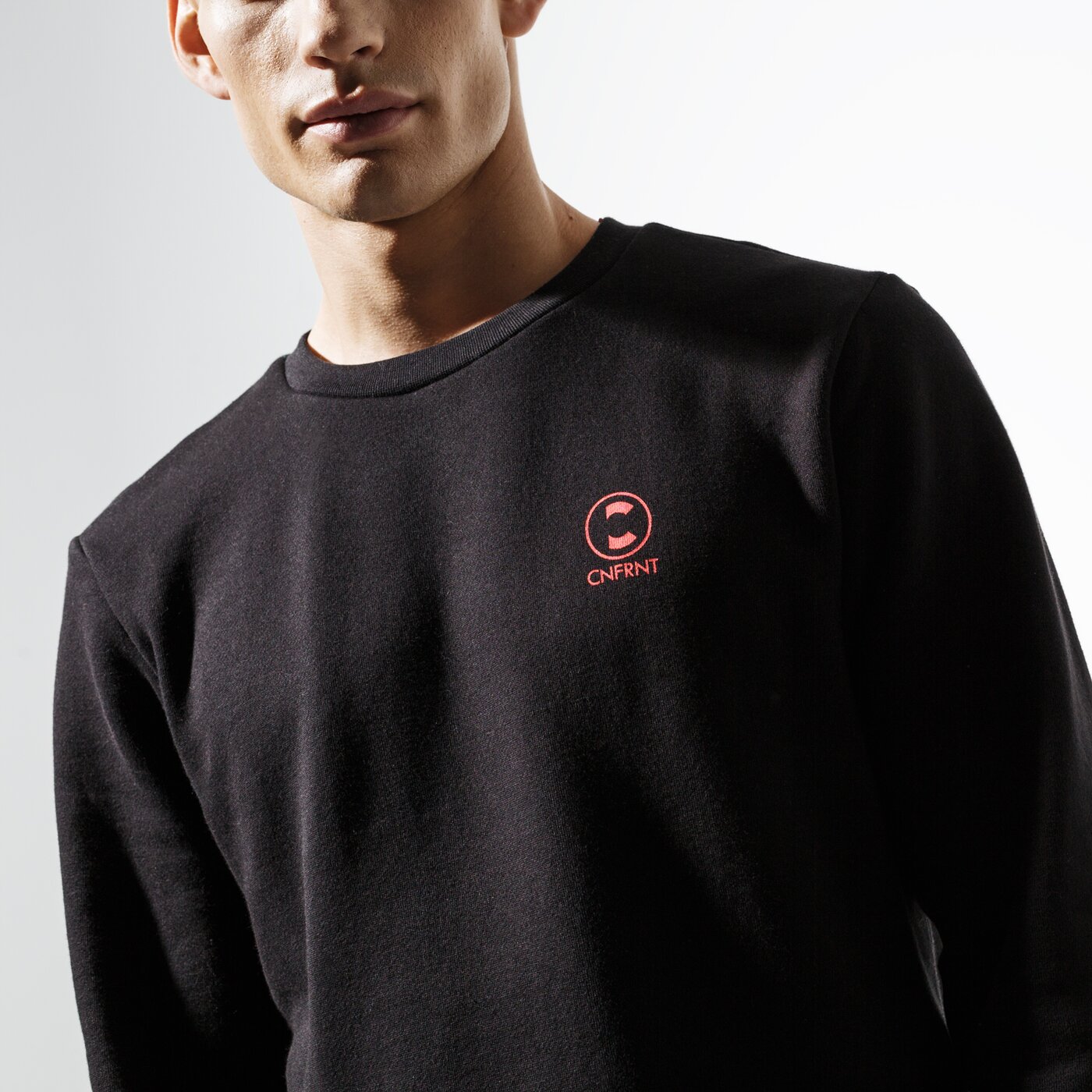 Мъжки суичър CONFRONT СУИТЧЪР ESSENTIAL BLK SWEATSHIRT cf39blm39003 цвят черен