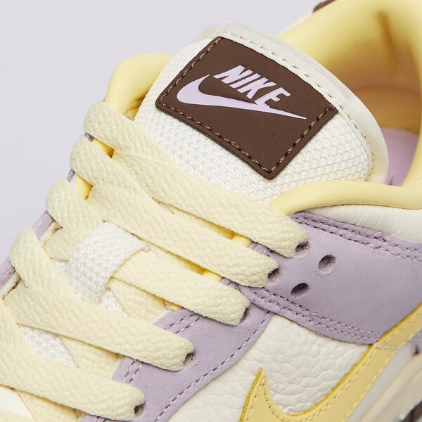 Дамски маратонки NIKE W DUNK LOW PRM fb7910-500 цвят бял