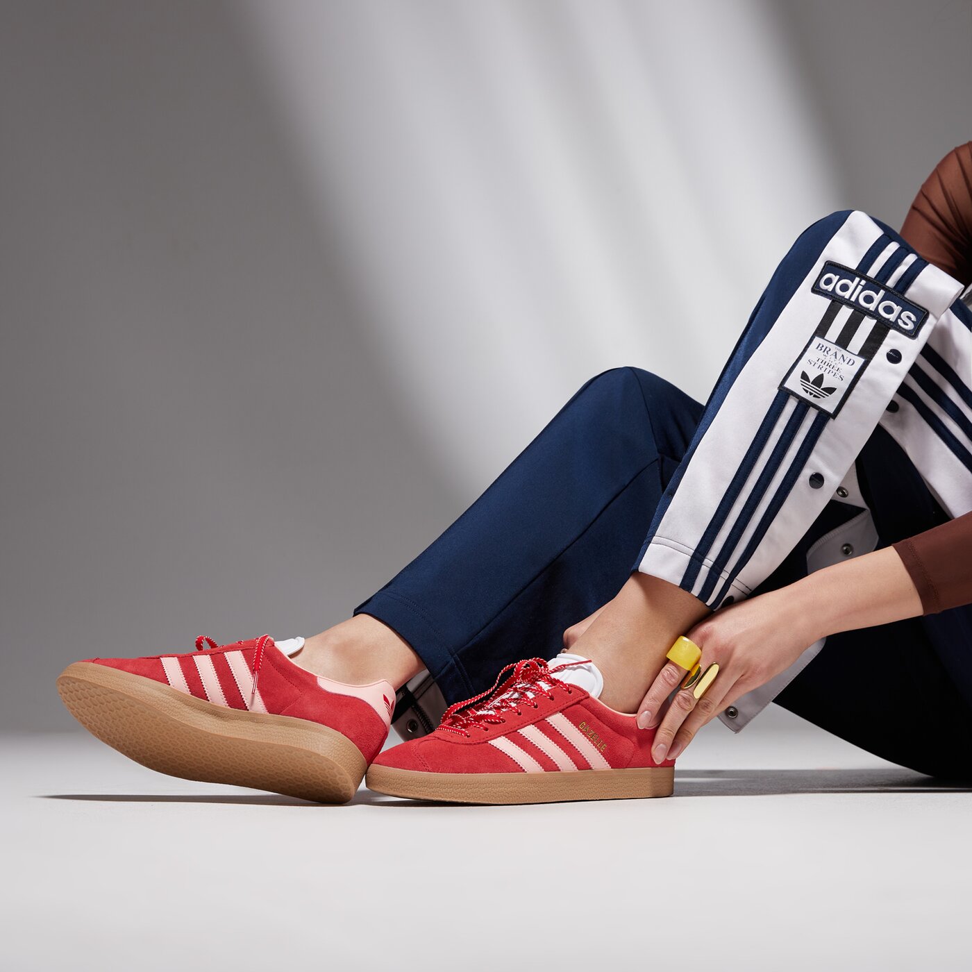 Дамски маратонки ADIDAS GAZELLE W jh7217 цвят червен