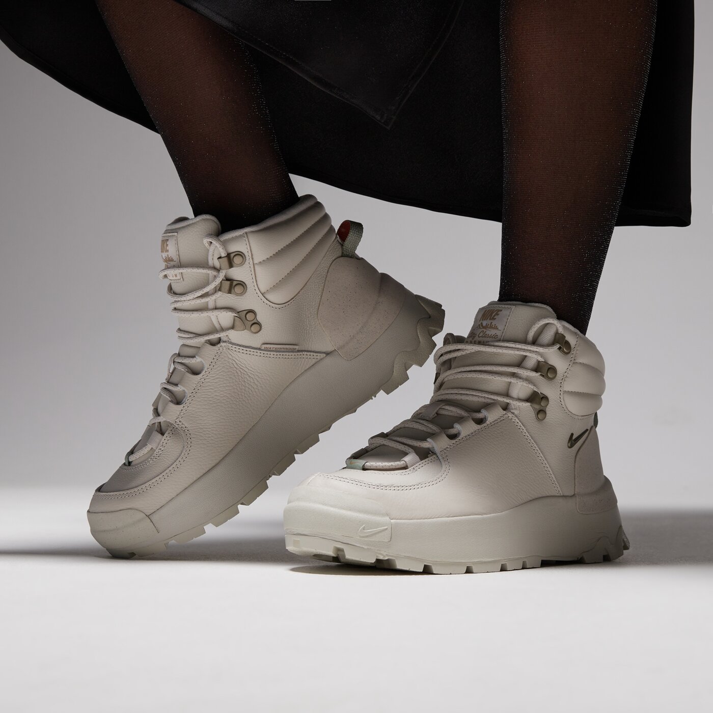 Дамски маратонки NIKE CITY CLASSIC BOOT PRM WP fz8629-100 цвят бежов