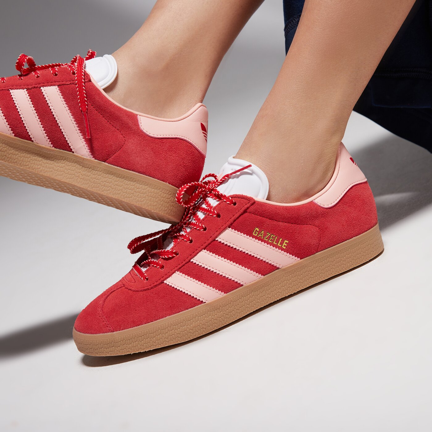 Дамски маратонки ADIDAS GAZELLE W jh7217 цвят червен