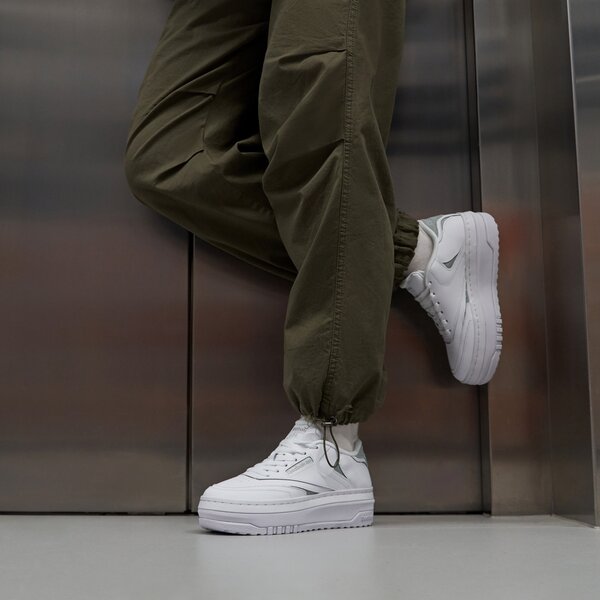 Дамски маратонки REEBOK CLUB C EXTRA hq2127 цвят бял