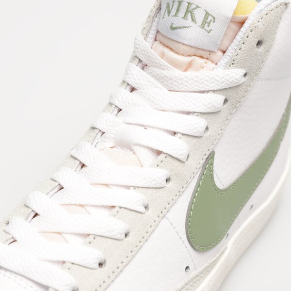 Дамски маратонки NIKE WMNS BLAZER MID '77  fj4740-100 цвят бял