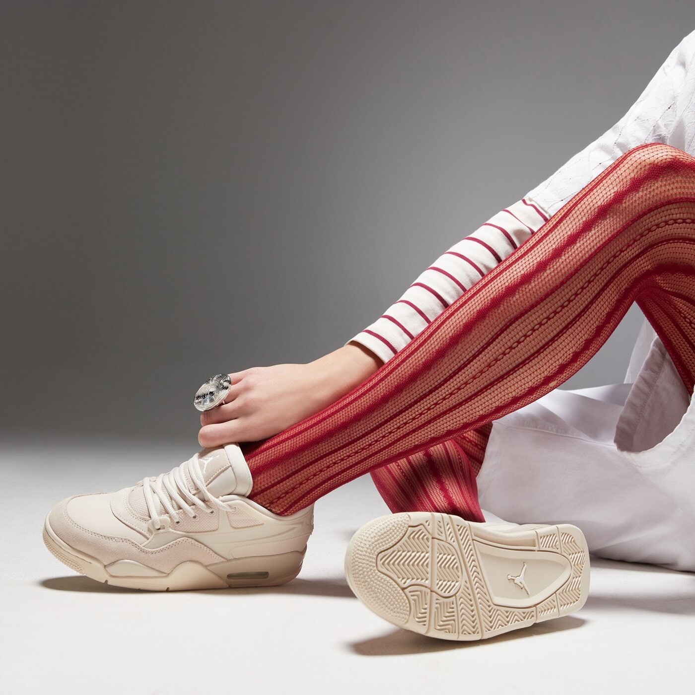 Дамски маратонки JORDAN AIR 4RM fq7940-200 цвят бежов